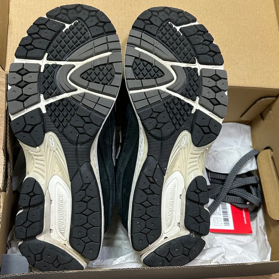 거의 새 것)뉴발란스 M2002RNC 블랙 235mm 신발 판매 상품이미지2