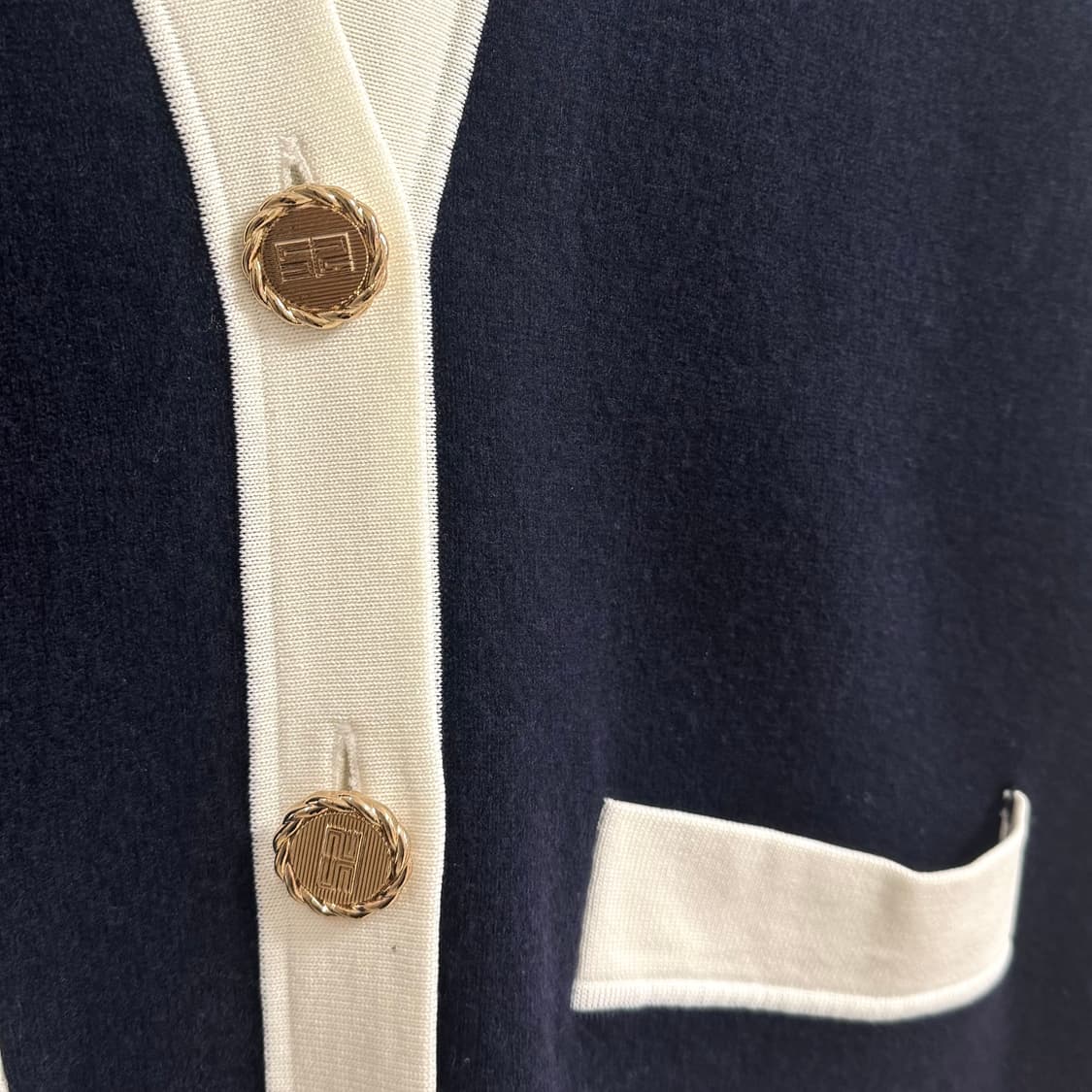 산드로 클래식 골드버튼 니트 베스트 상품이미지3