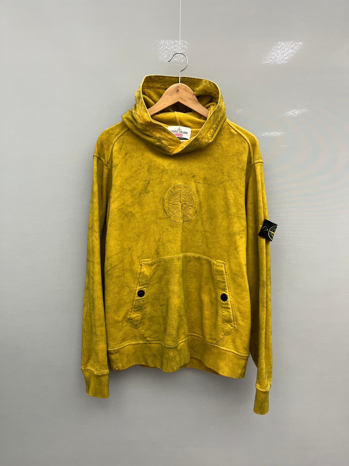 슈프림x스톤아일랜드 콜라보 후드 머스타드 상품이미지1