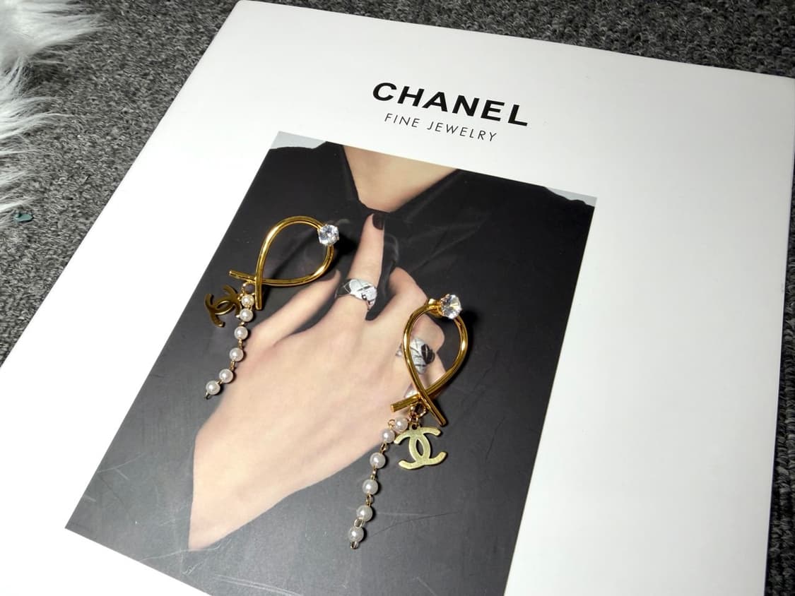 샤넬 트위드 포인트 진주 드롭 이어링 상품이미지4