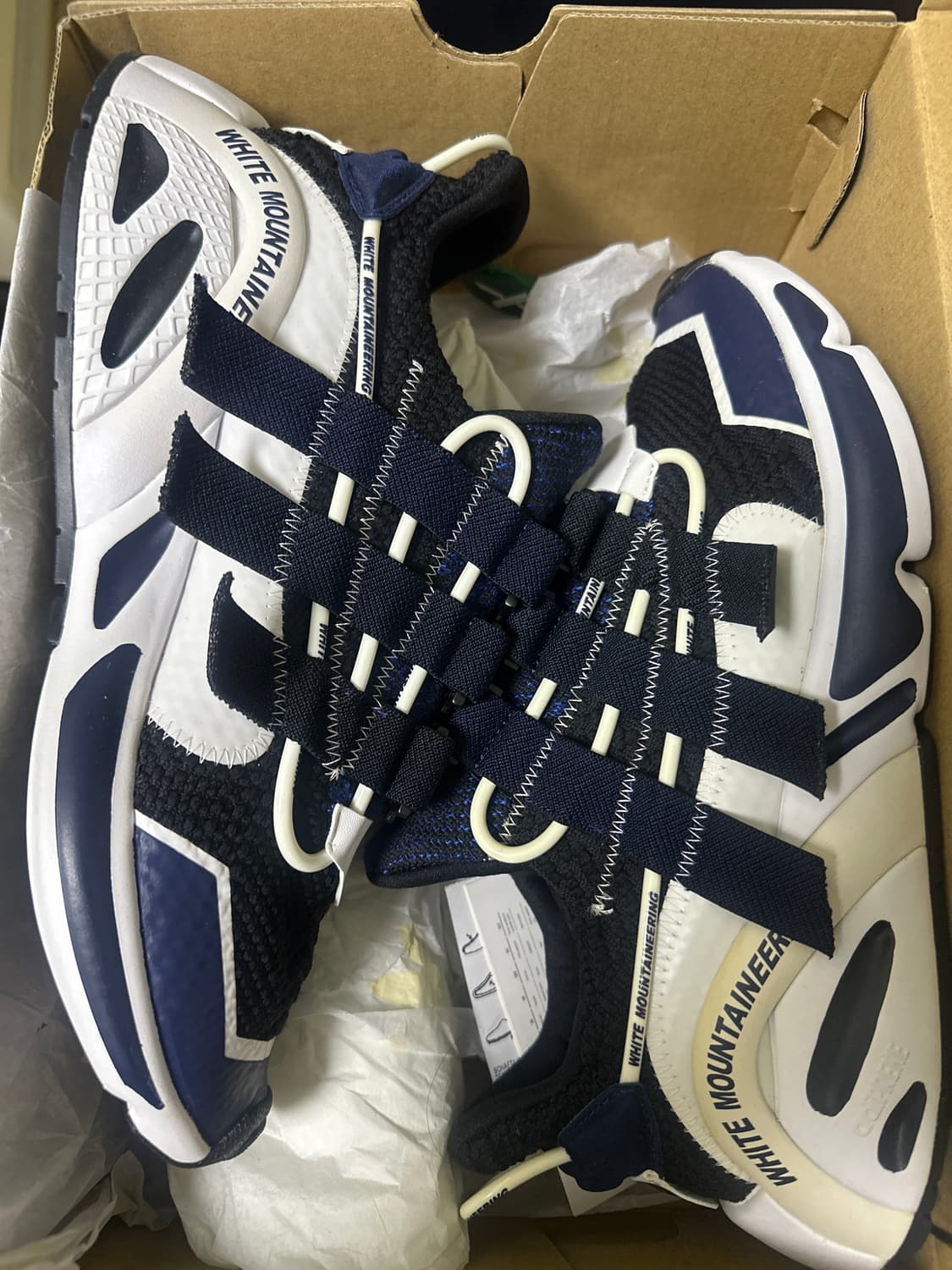 아디다스 x 화이트 마운티니어링 렉시콘 네이비 상품이미지1