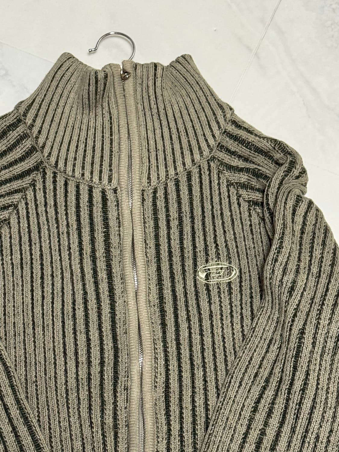 본챔스 투톤 하이넥 니트집업 카키 2사이즈 상품이미지6