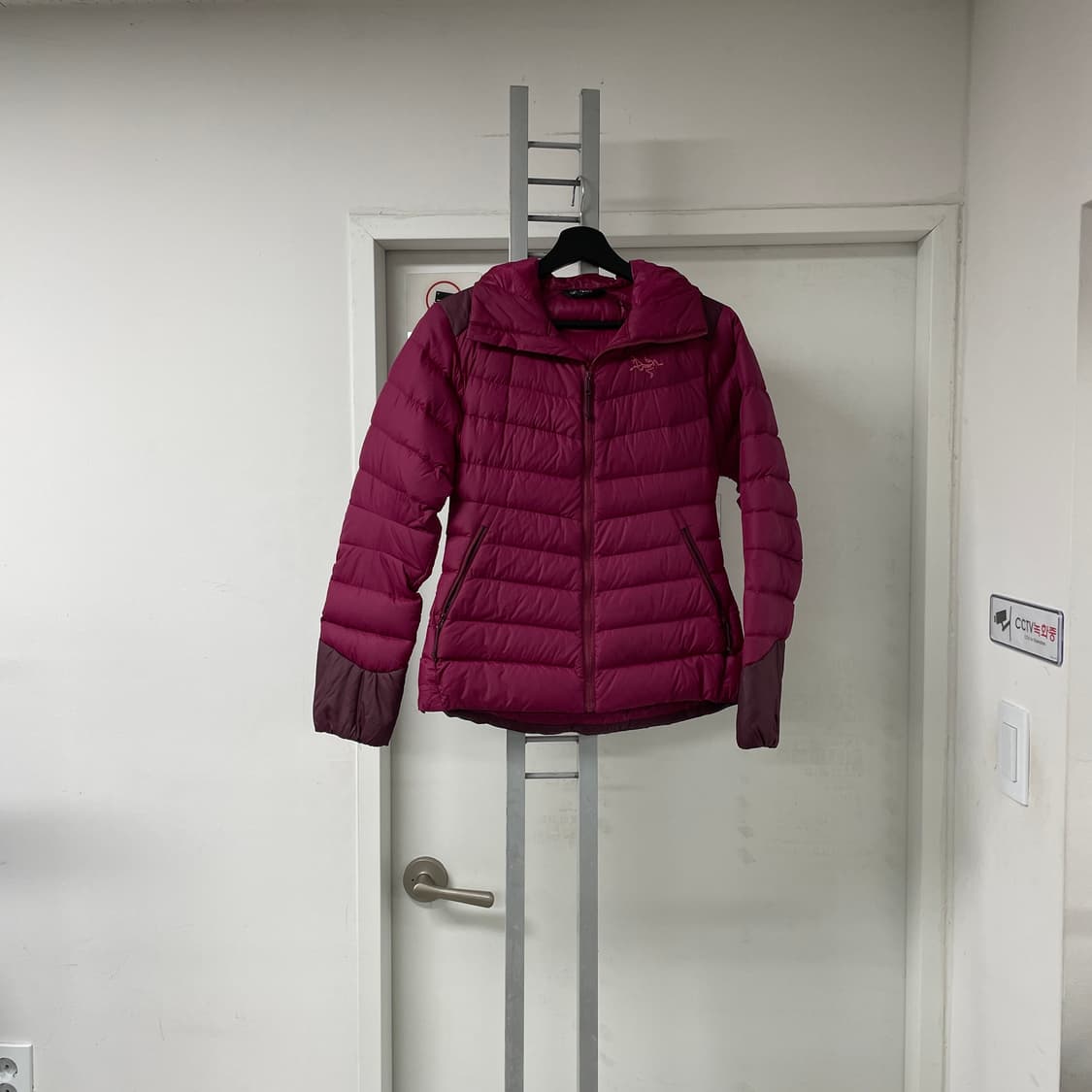 아크테릭스 패딩 M(W) 상품이미지1