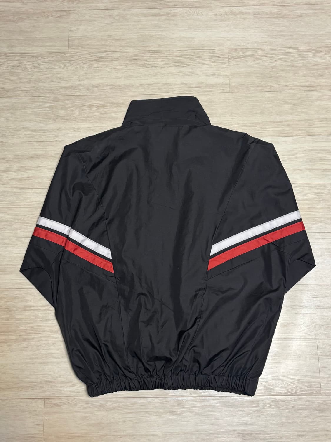 블랙 스트라이프 바람막이 상품이미지2