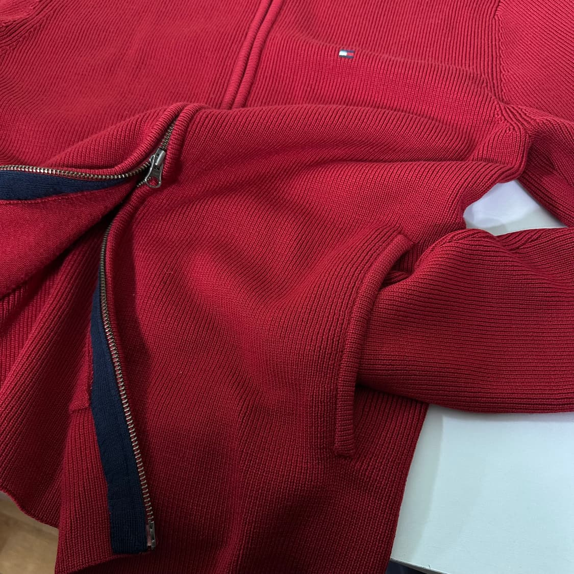 L 타미힐피거 레드 기본로고 투웨이 100% 메리노울 니트집업 상품이미지3