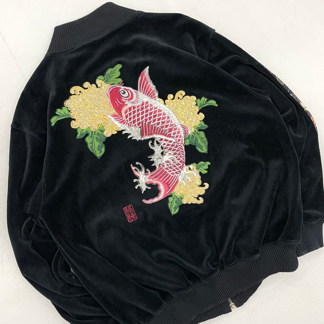 카라쿠리 타마시 잉어자수 오리엔탈 벨루어 사이드라인 집업 상품이미지2