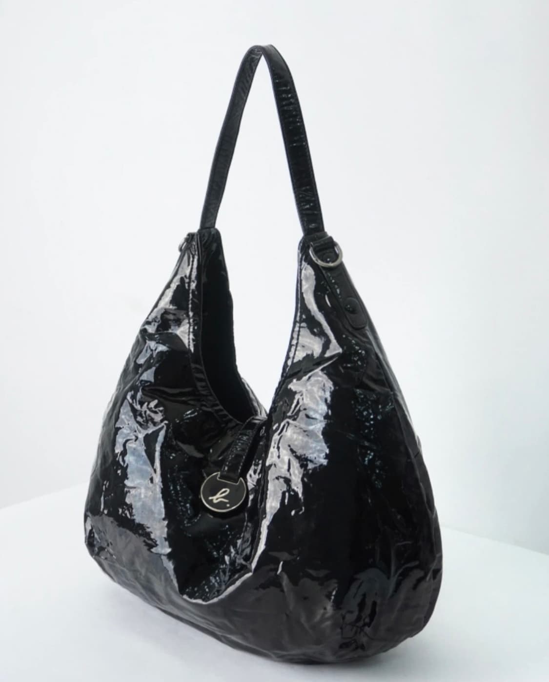 Agnes.b 블랙 에나멜 숄더백 상품이미지3