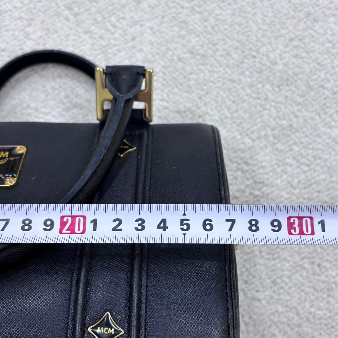 F MCM 블랙 레더 보스턴 토트백 0519E 상품이미지5
