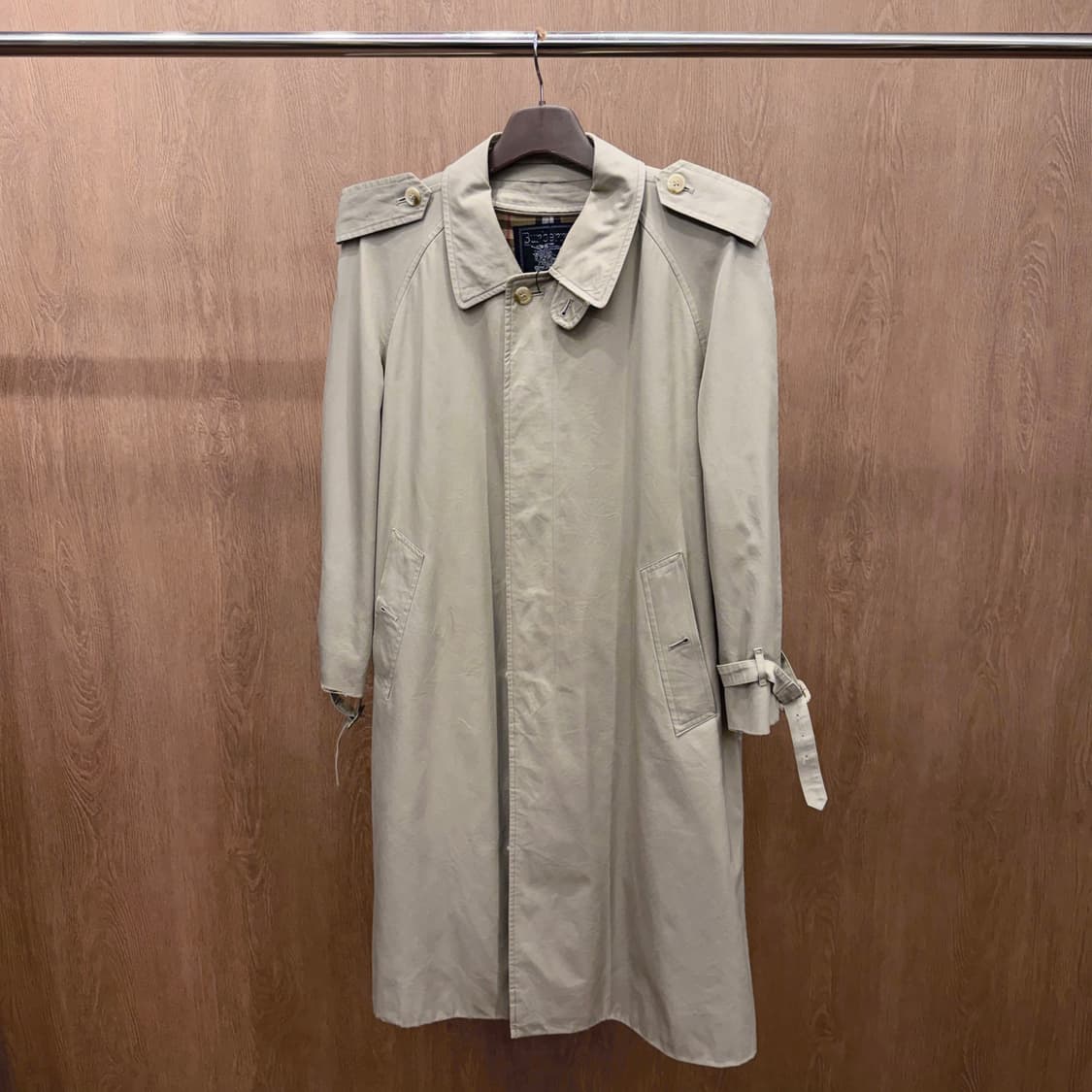 버버리 트렌치 코트 견장 백 스톰 플랫 슬리브 스트랩 디테일 베이지 상품이미지2