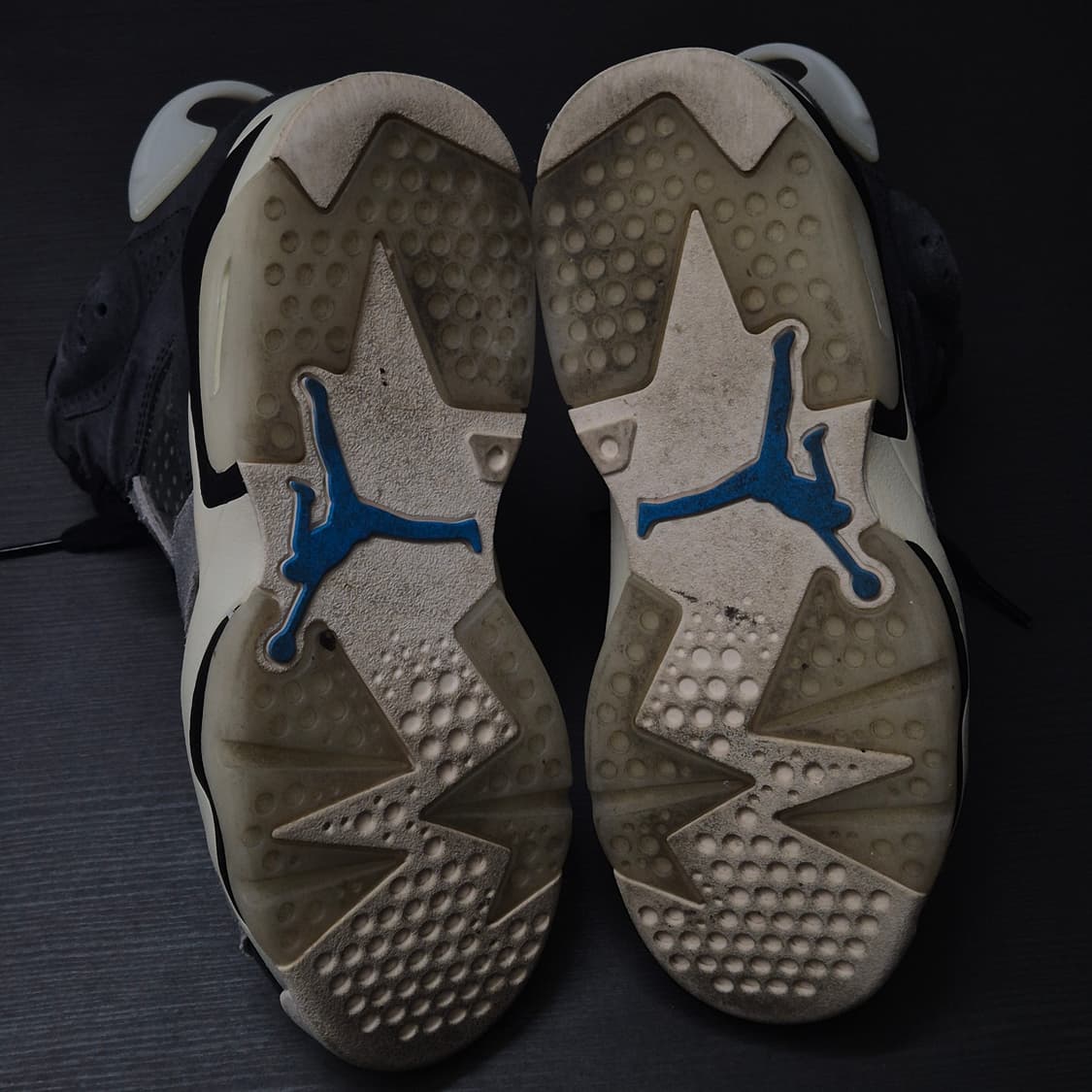 나이키 에어 조던 6 레트로 우먼스 테크 크롬 240사이즈 상품이미지5