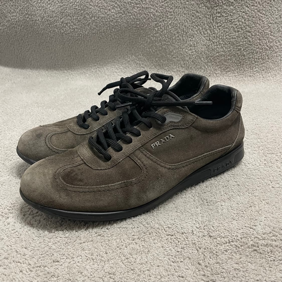 285) 프라다 스포츠 메탈 로고 스웨이드 스니커즈 상품이미지2