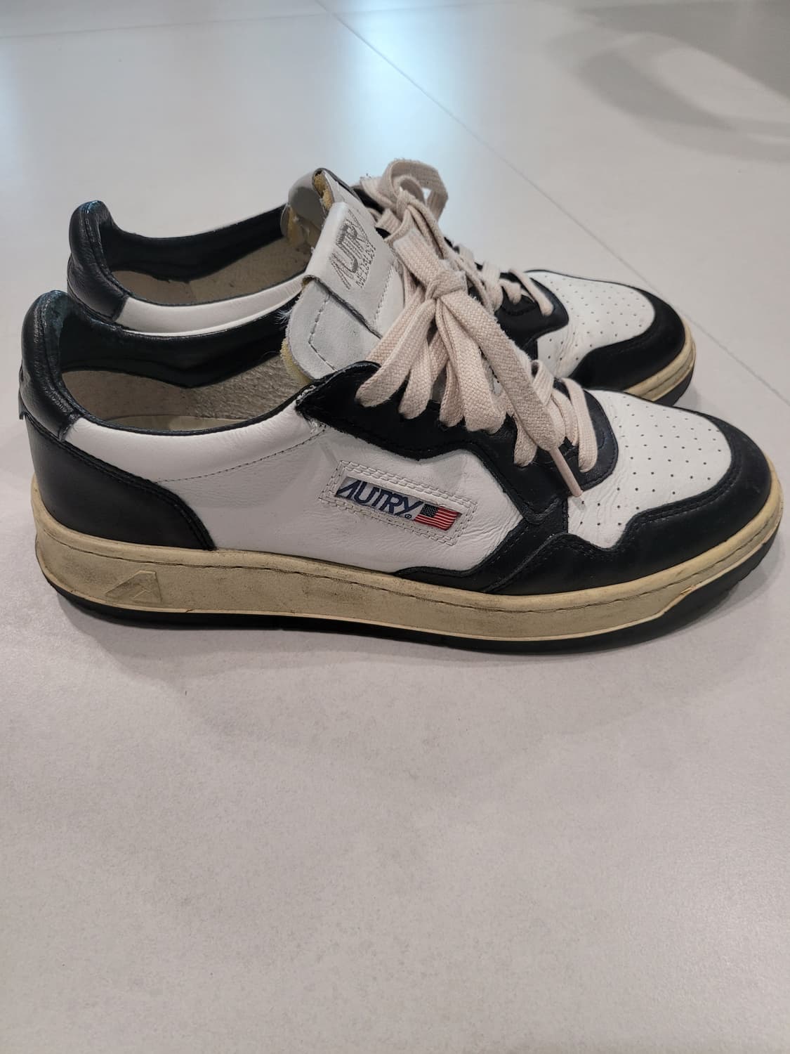 "클래식의 끝판왕" 오트리 메달리스트 범고래 블랙 (43사이즈) 상품이미지2