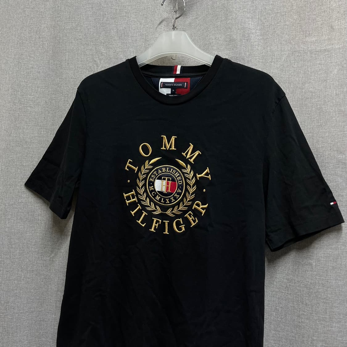 [XL] 타미힐피거 골드 자수 로고 반팔 티셔츠 상품이미지2