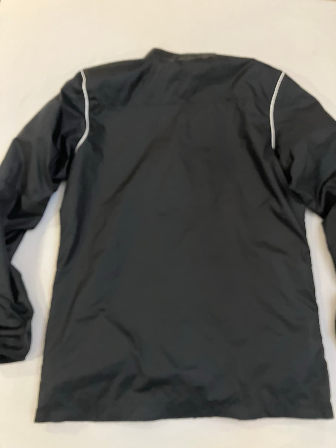 블랙 색상의 나이키 대한민국 국가대표 바람막이입니다. 태극기 마크가 선명 상품이미지4