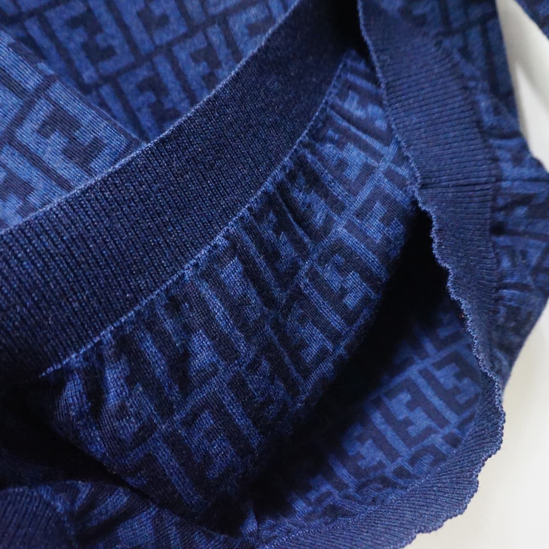 이태리정품 펜디 반폴라 반목 폴라 로고 울 니트 남성 L 사랑봉봉 상품이미지6