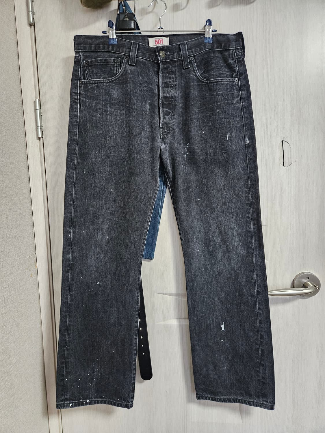 00s levis 501 34x30 리바이스 페인팅 블랙 흑청진 상품이미지1
