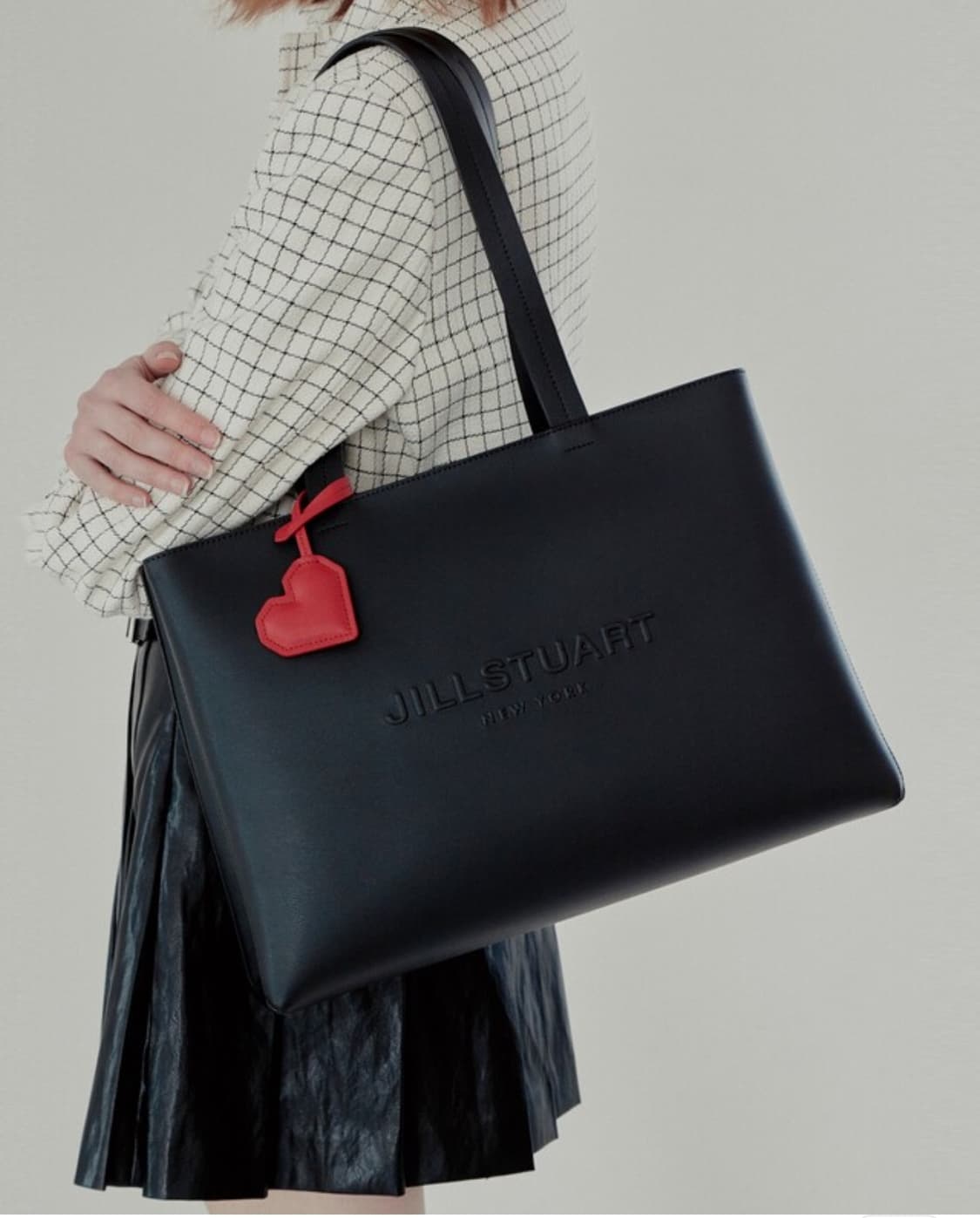 (단종매물) 질스튜어트 소가죽 불륨로고 가로형 숄더 쇼퍼백 블랙 상품이미지2
