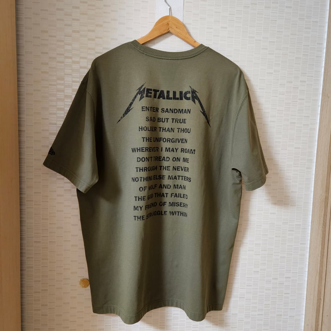 뉴에라 X 메탈리카 반팔 카키 2XL(110) 상품이미지2