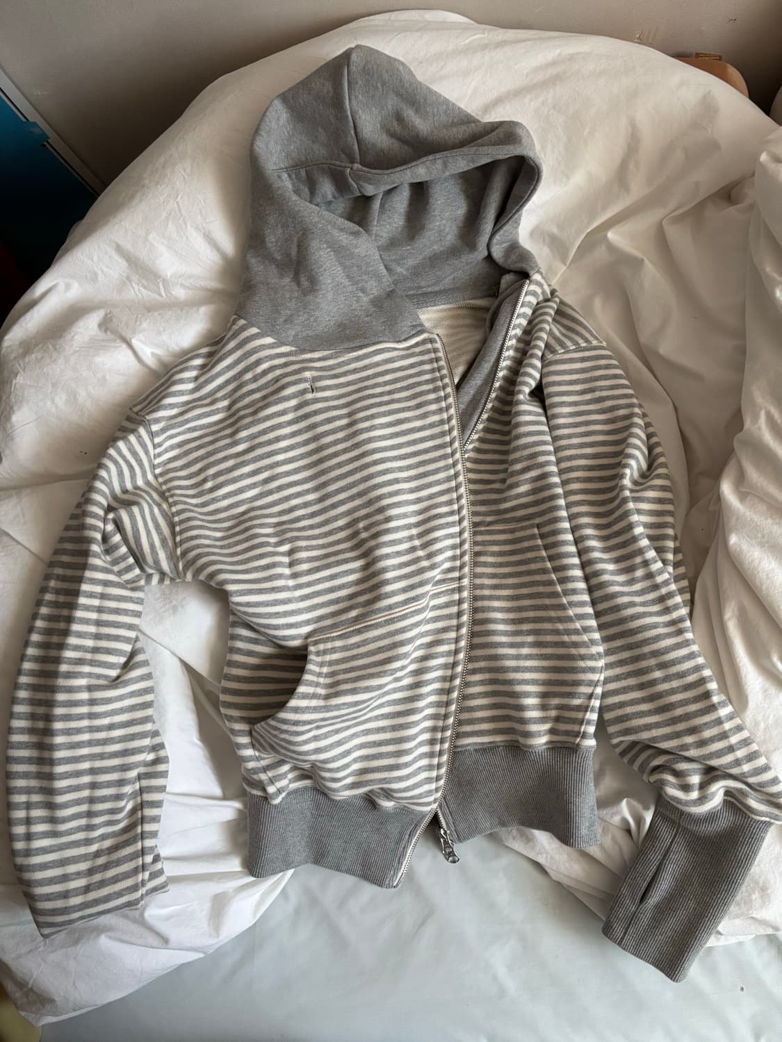 더뮤지엄비지터 스트라이프 후집 상품이미지1