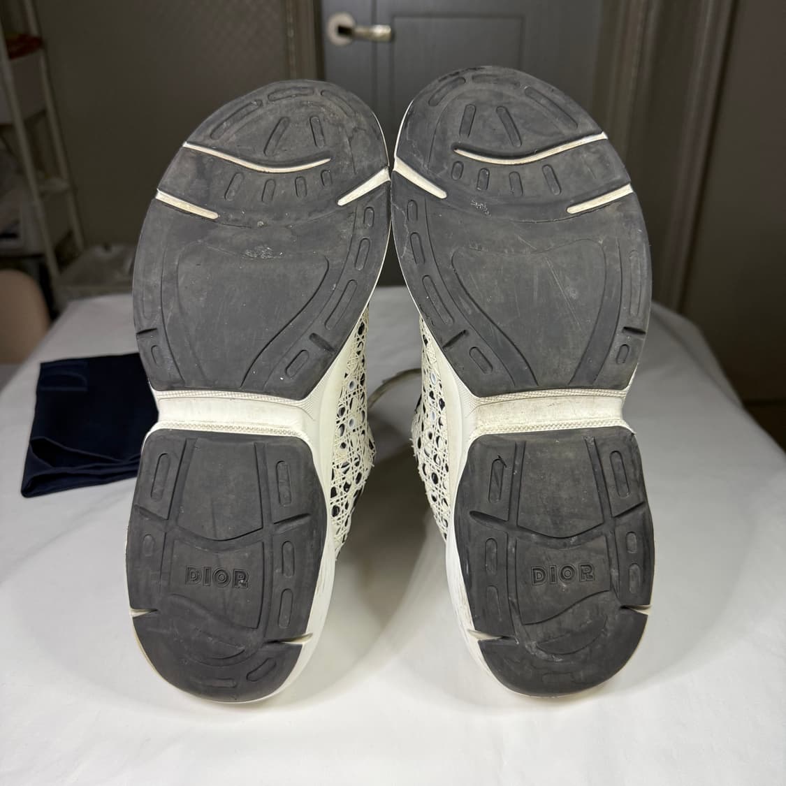 디올 B24 오블리크 까나쥬 모티프 화이트 스니커즈 상품이미지9