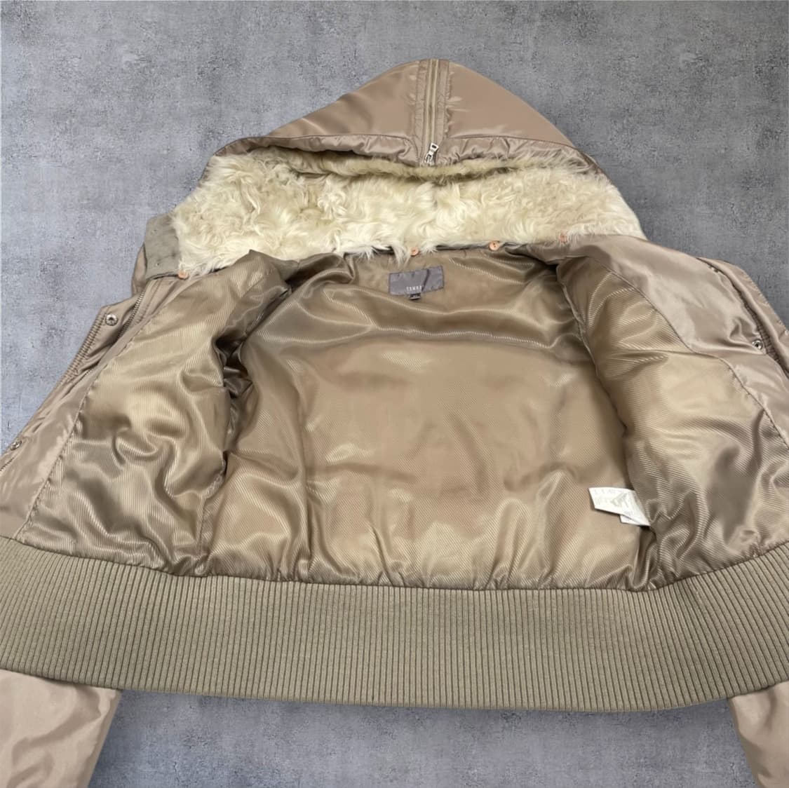 톰보이 Tomboy 골드베이지 후드 퍼 덕다운 숏패딩 85 상품이미지3