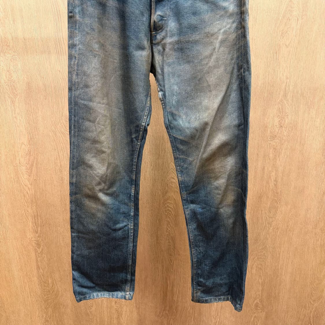 아페쎄 스트레이트핏 더티워싱 데님 팬츠 백포켓 로고 단추 디테일 진청 상품이미지5