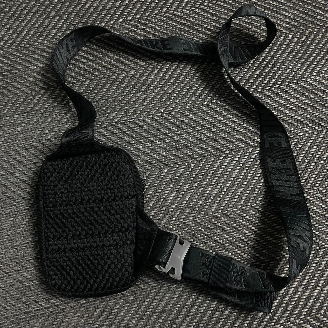 나이키 스포츠 에센셜 힙팩 미니 크로스백y 4822 상품이미지4