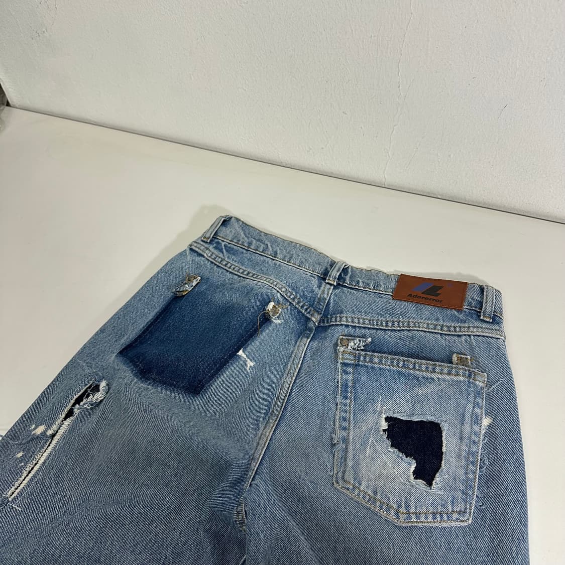 34 아더에러 X 자라 자더에러 연청 패치워크 디스트로이드 데님팬츠 상품이미지8