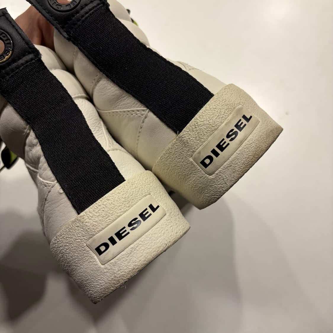 [255] 디젤 화이트 하이탑 스니커즈 지퍼 디테일 상품이미지8