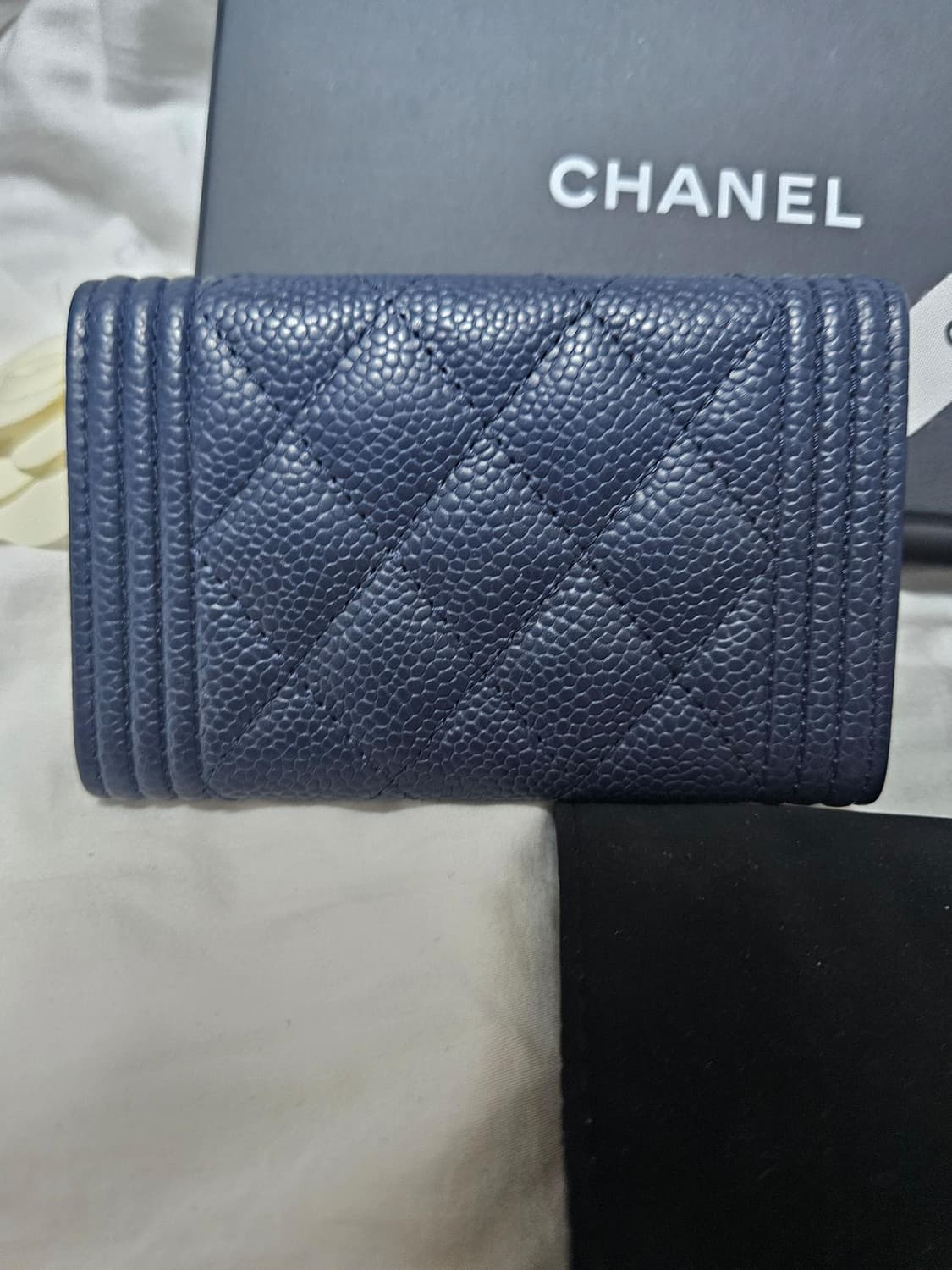 샤넬 보이 캐비어 카드지갑 네이비 샴페인골드 풀박스 상품이미지3