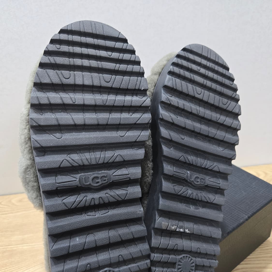 240 어그 UGG 슈퍼 플러프 퍼슬리퍼 그레이 상품이미지7