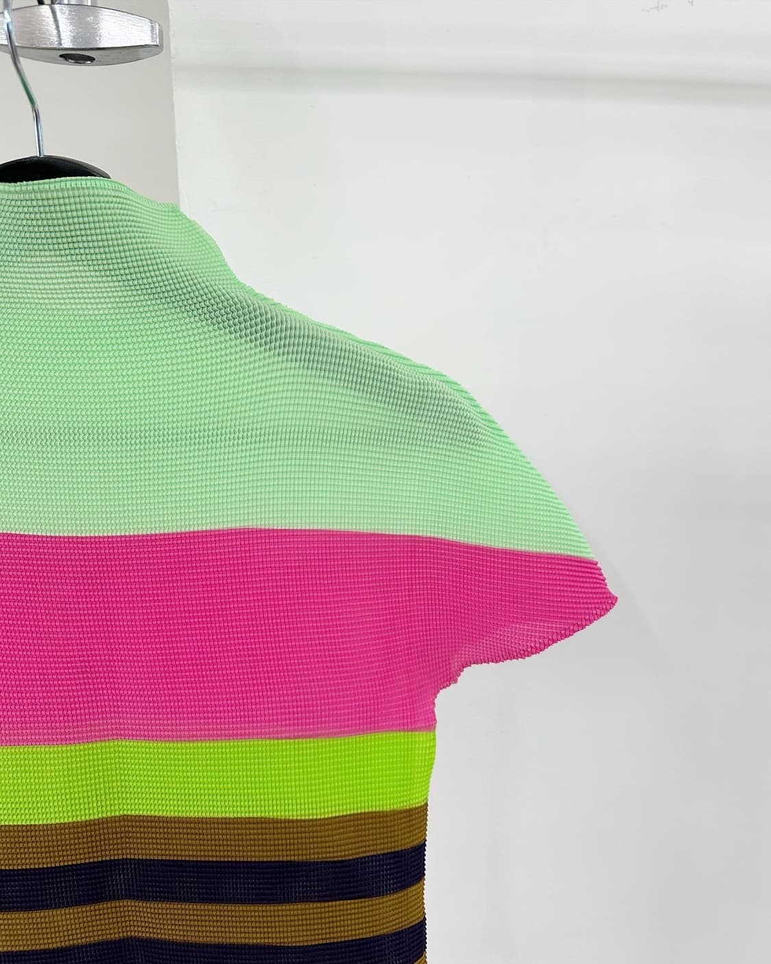 이세이미야케 미 멀티컬러 스트라이프 폴리 하프티 상품이미지4