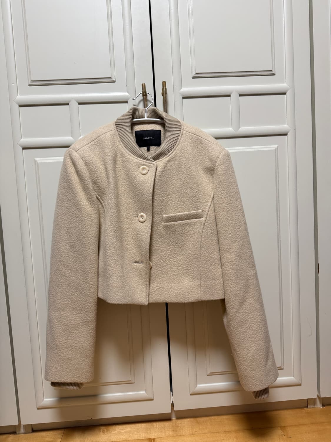 다이애그널 크롭 봄버 자켓 베이지 상품이미지1