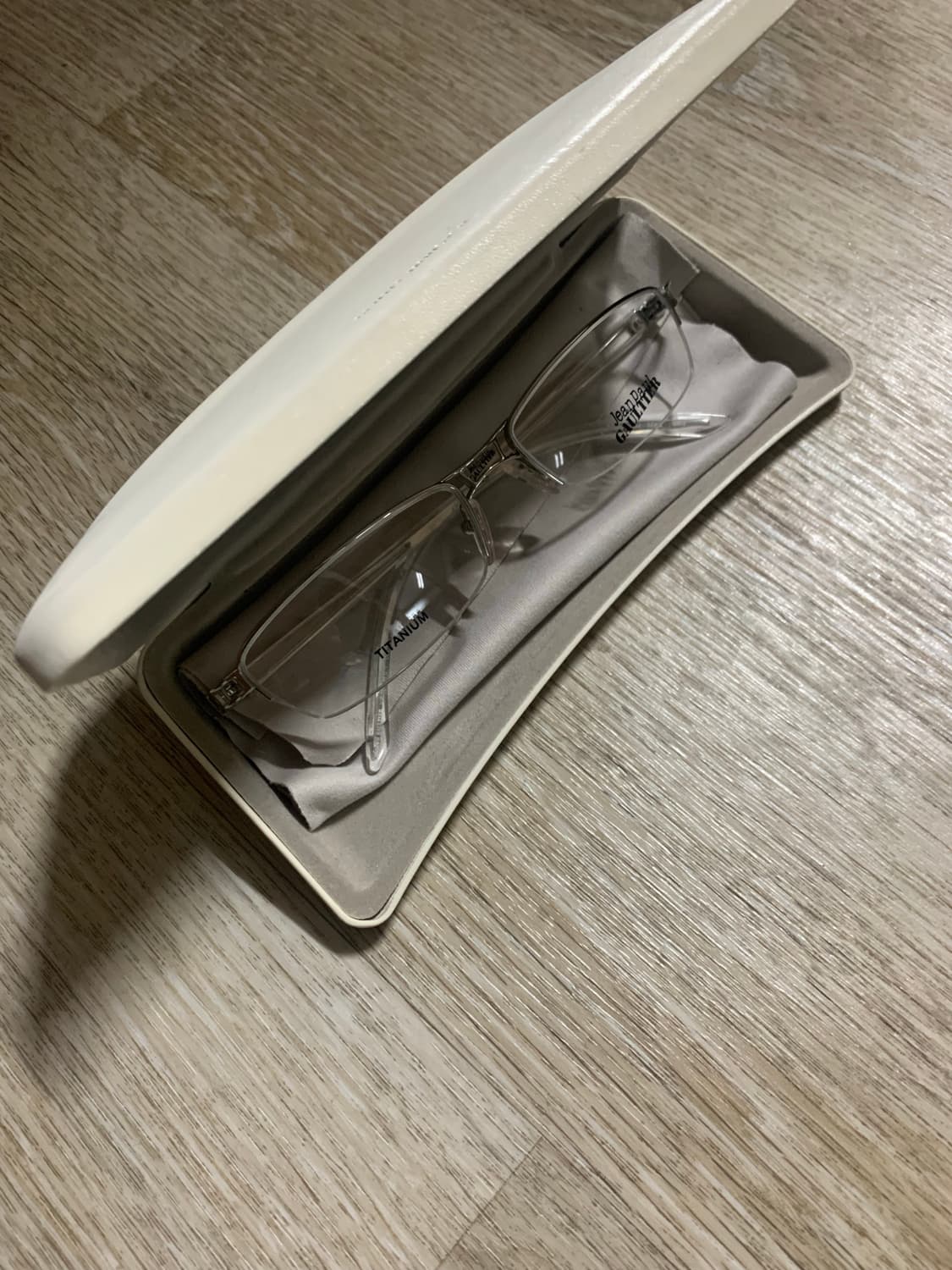 장폴고티에 티타늄 안경테 상품이미지1