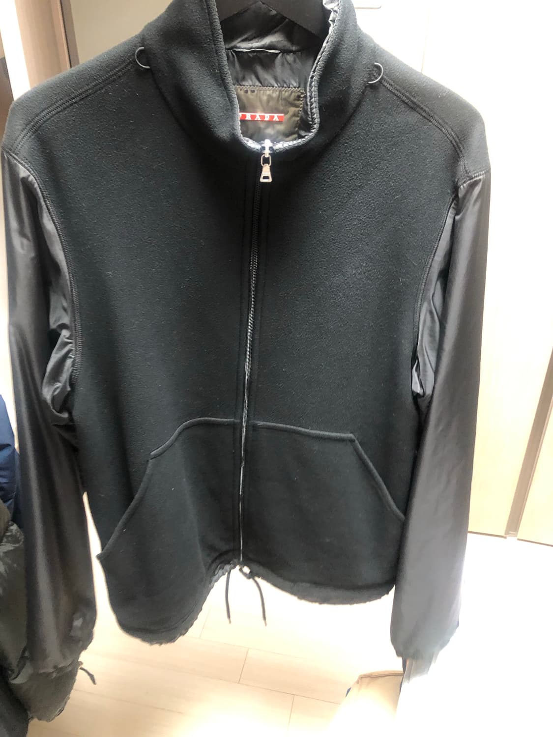 프라다 집업 상품이미지4