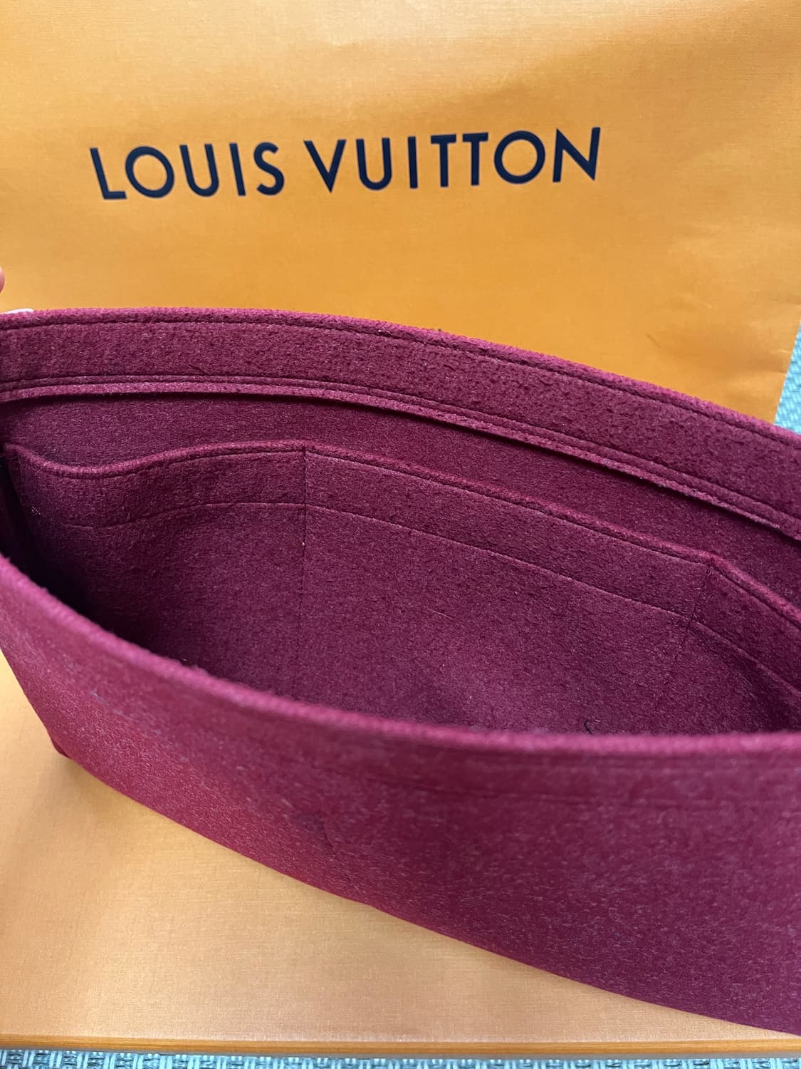 루이비통 에튀보야주 gm 클러치 (제일 큰 사이즈) 상품이미지8