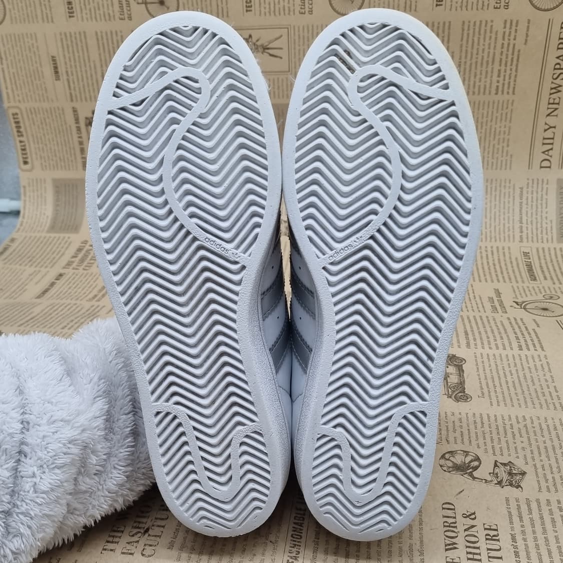 아디다스 슈퍼스타 흰색/실버 스니커즈245 상품이미지3