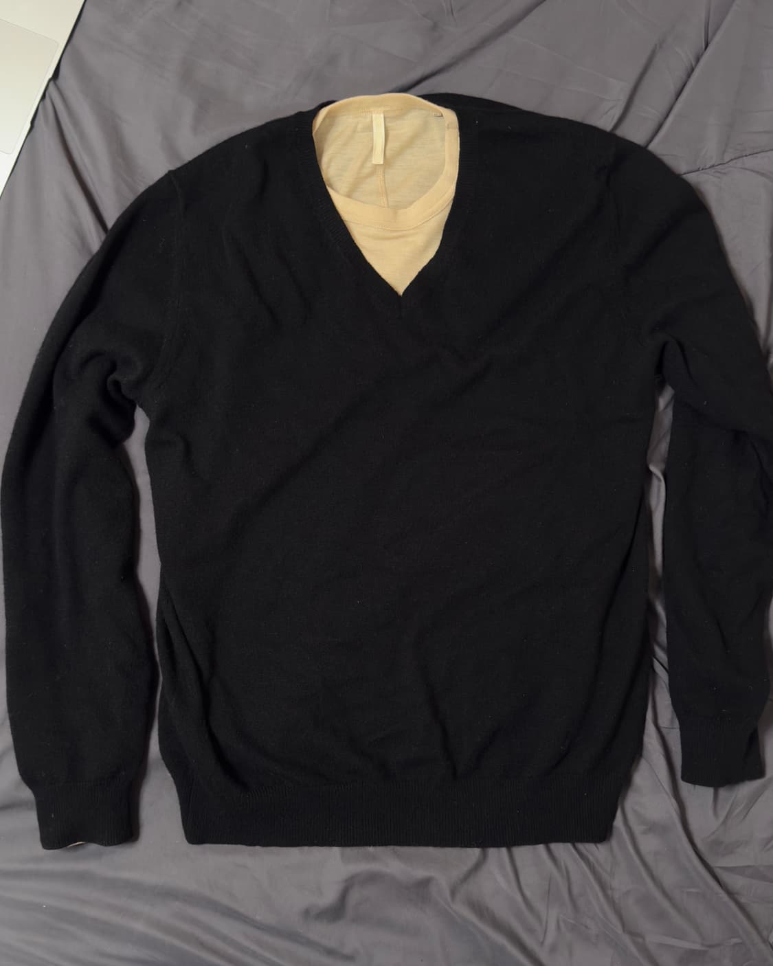 프라다 캐시미어 브이넥 니트 상품이미지1