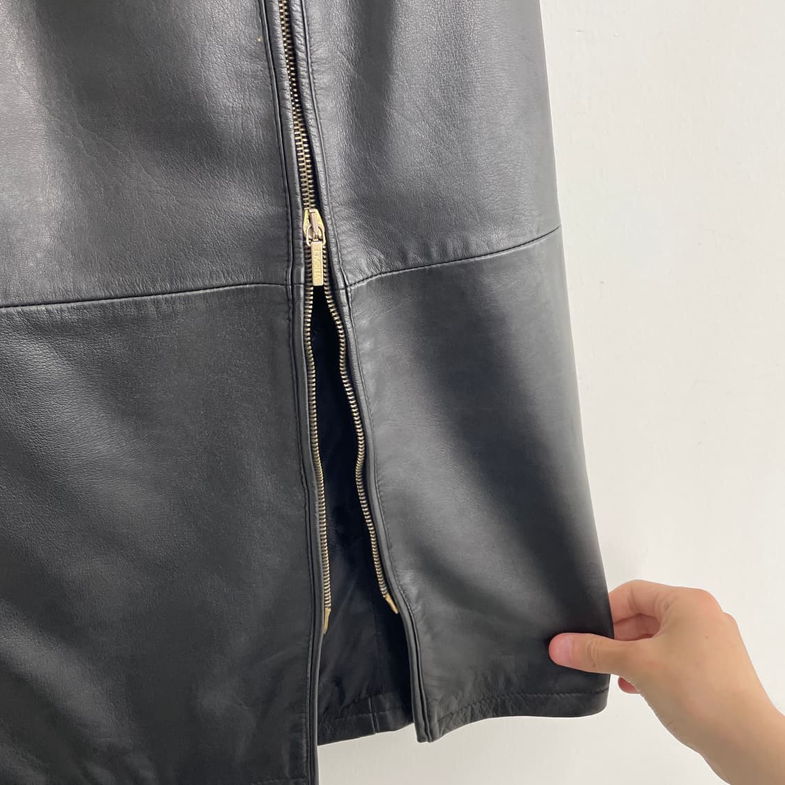 베르사체 리얼 레더 지퍼 2way 블랙 슬리브리스 원피스 상품이미지6