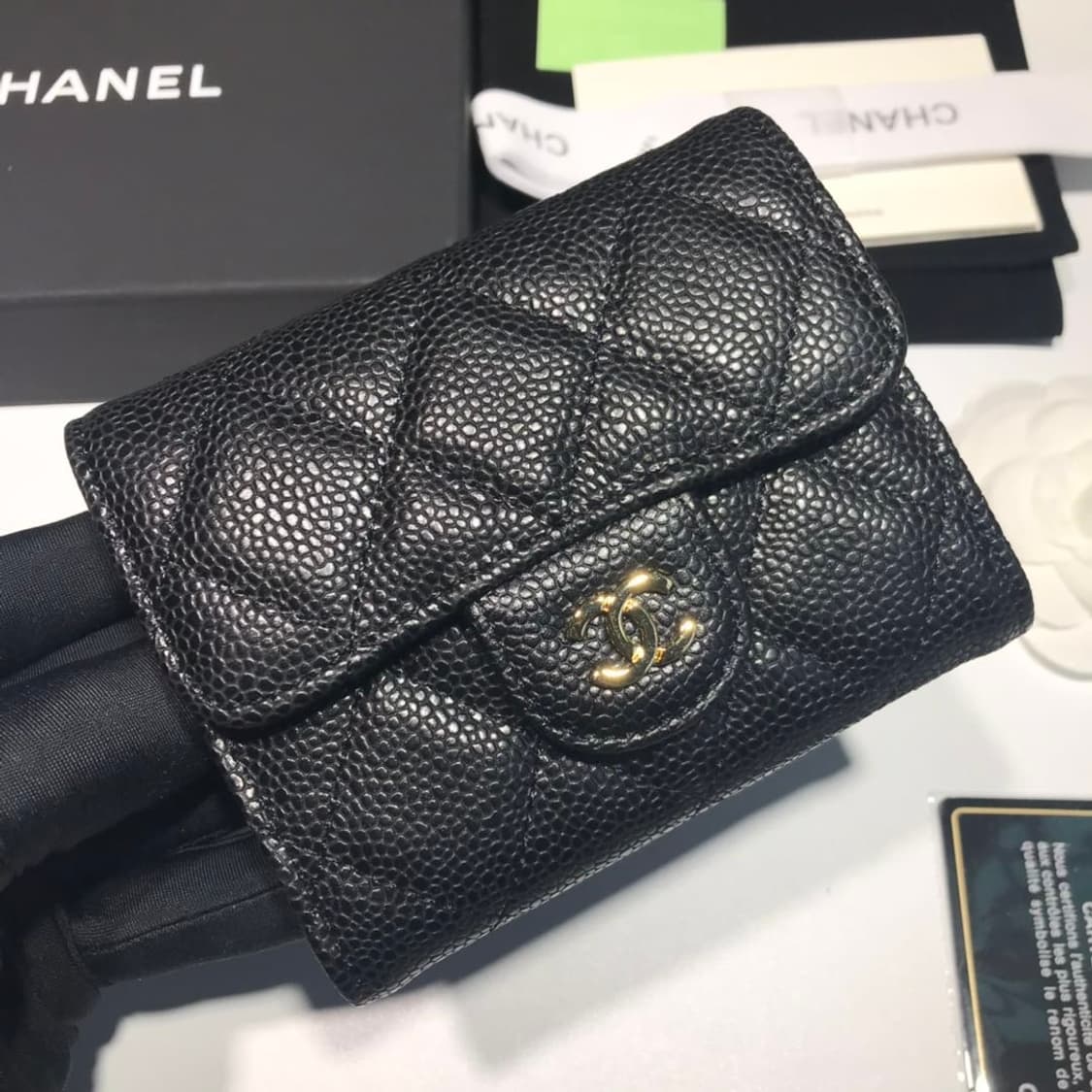 샤넬 클래식 카드 홀더 그레인드 카프스킨 & 실버 메탈 블랙 상품이미지5
