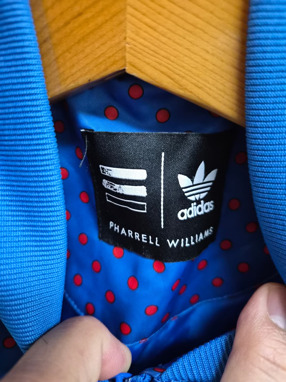 XS) 아디다스 x 퍼렐 윌리엄스 도트 트랙탑 져지 팝니다 상품이미지4