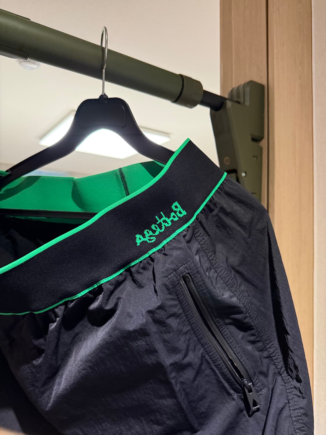 보테가베네타 리버스 로고 밴딩 트랙팬츠 상품이미지4