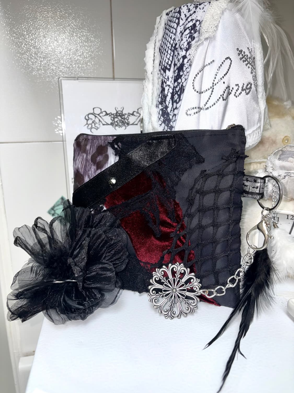 Velvet Eclipse Pouch 상품이미지7