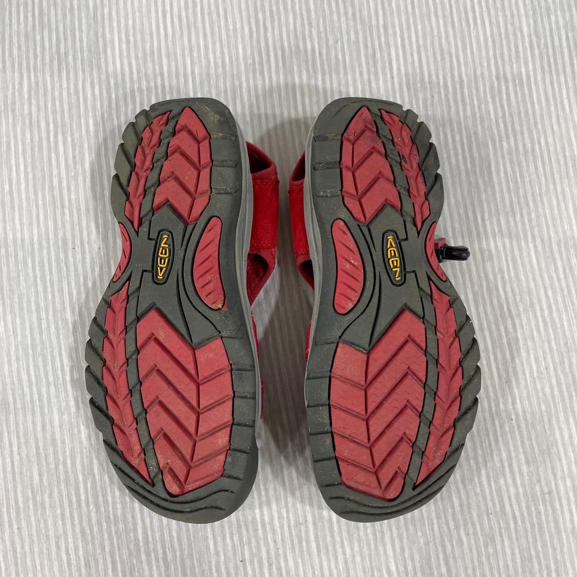 696) KEEN 킨 샌들 240mm 상품이미지4