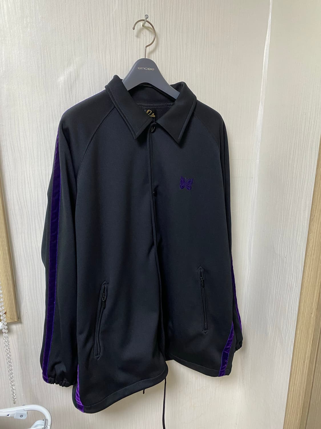 니들스 사이드라인 벨벳 코치자켓 상품이미지1