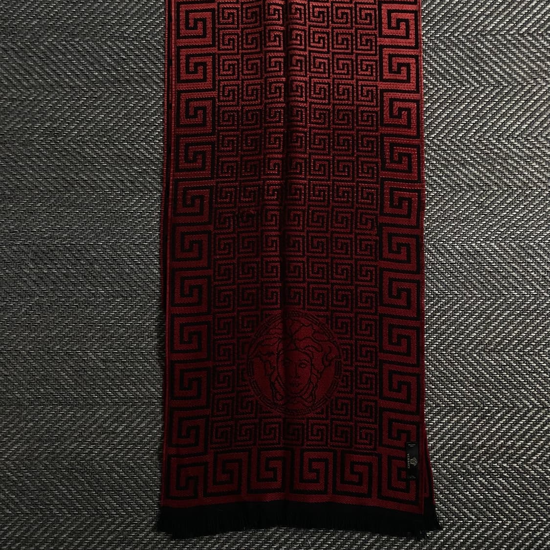 베르사체 메두사 패턴 울 레드 블랙 머플러y 3852 상품이미지5