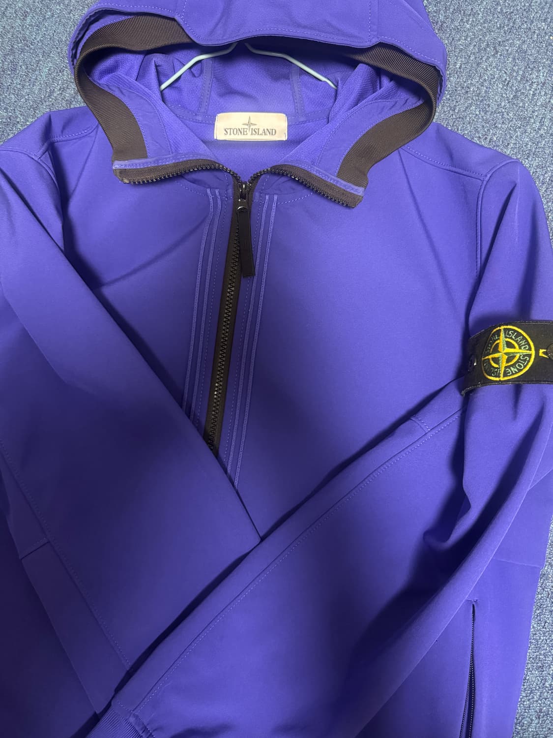 스톤 아일랜드 40427 라이트 소프트 쉘 후드 블루종 상품이미지1