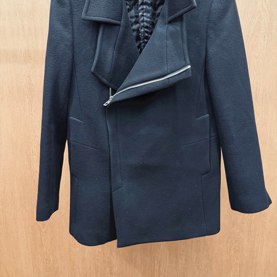 시스템 코트 와이드 라펠 언발란스 집업 소매 지퍼 디테일 레귤러핏 블랙 상품이미지5