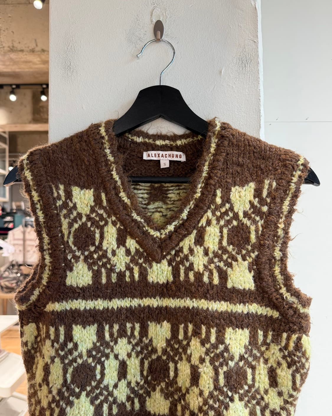 알렉사청 브라운 패턴 니트 베스트 상품이미지3