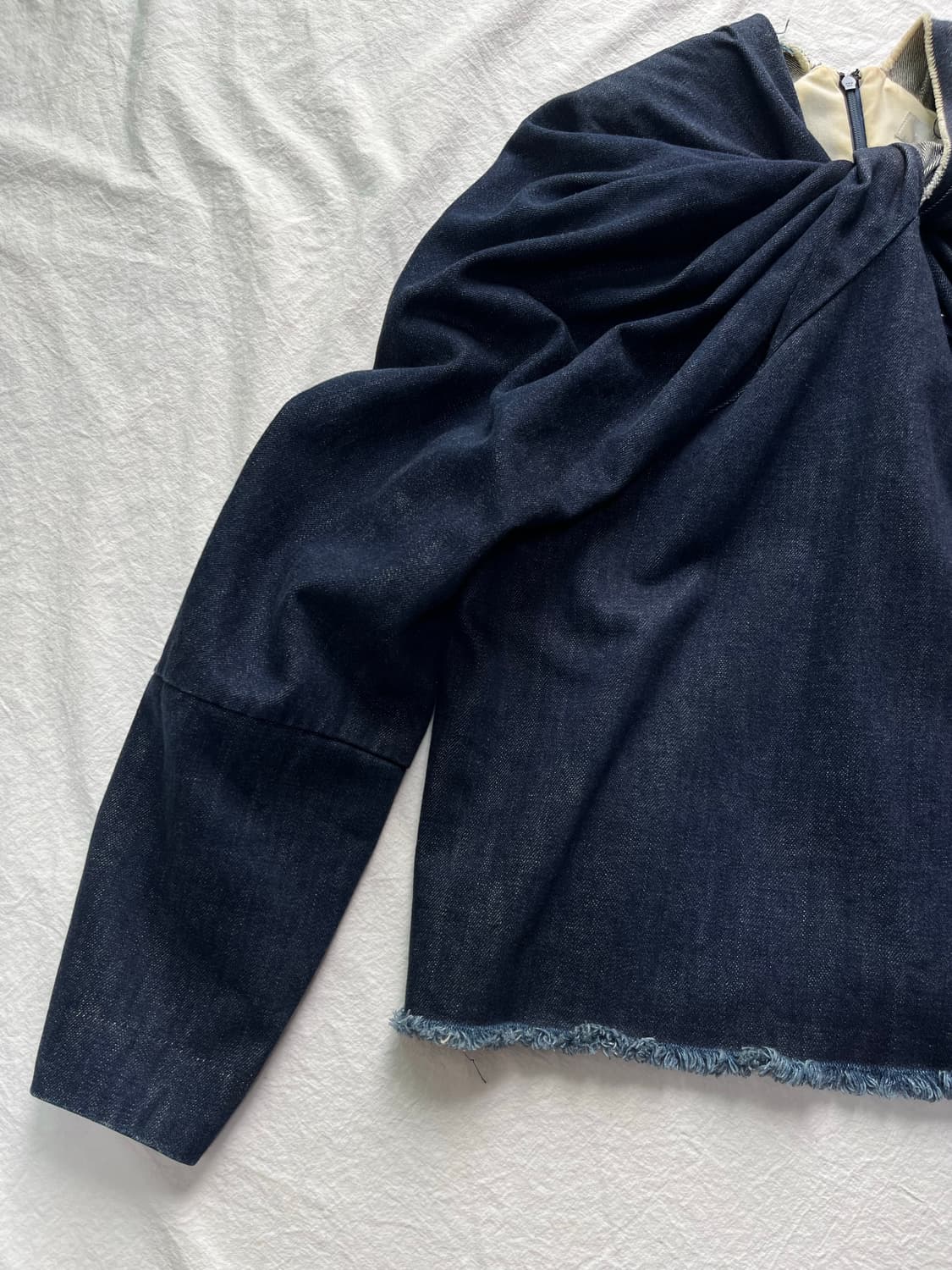 [0] 언유즈드 14aw 데님 드레이핑 컷오프 풀오버 상품이미지3